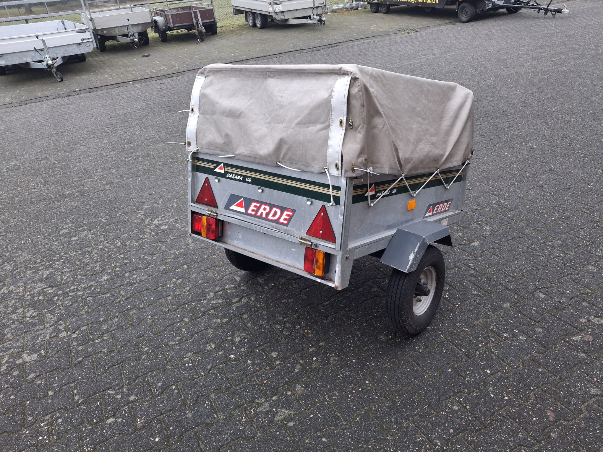 f0ee7663-75d1-44d5-995f-f2b53f97f86b